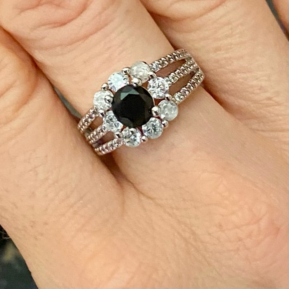 Vintage Flower Black Glass Rhinestone Flower Ring Wedding Ring Alt - Picture 11 of 12